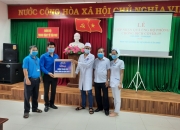 Chung tay phòng chống Covid-19, Ban Thường vụ Huyện đoàn trao tặng 1.000 khẩu trang 3D cho TTYT